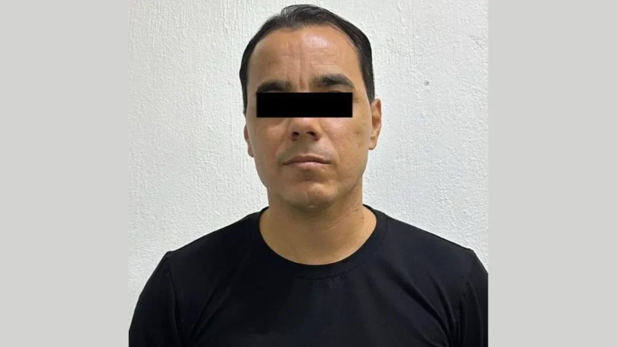 La Fiscalía General del Estado de Jalisco detuvo, presuntamente, al exfutbolista de Chivas, Omar Bravo, por presunto abuso de menores.
