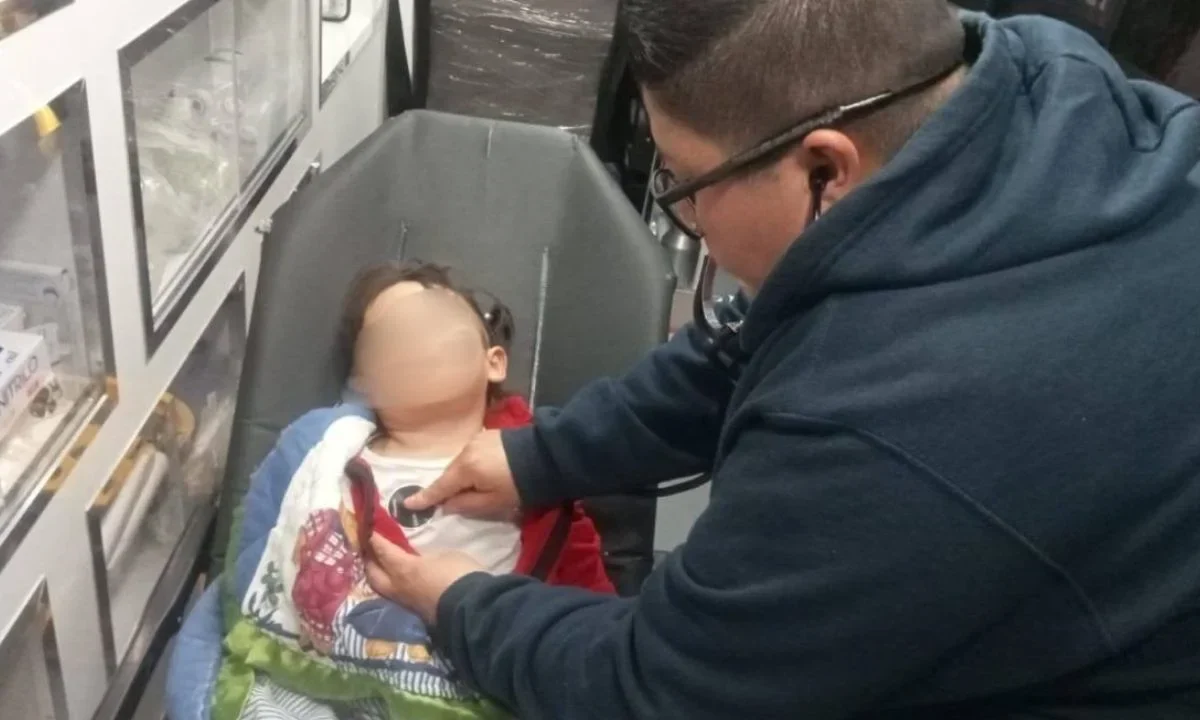 La bebé Emily de al menos 2 años quedó abandonada durante la madrugada de este jueves 23 de octubre y una vecina la encontró en Teoloyucan.