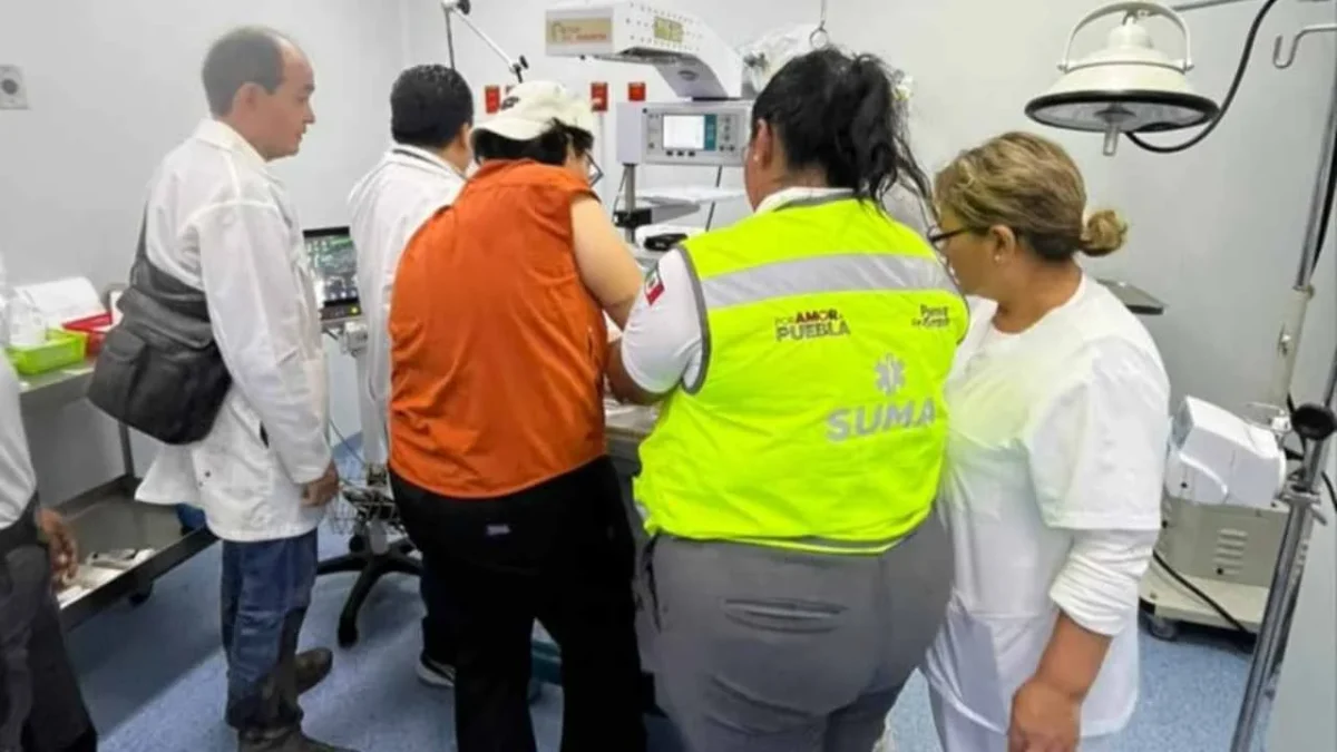 Rescatan a una recién nacida tras el reporte de inundación en hospital de La Ceiba en Puebla.
