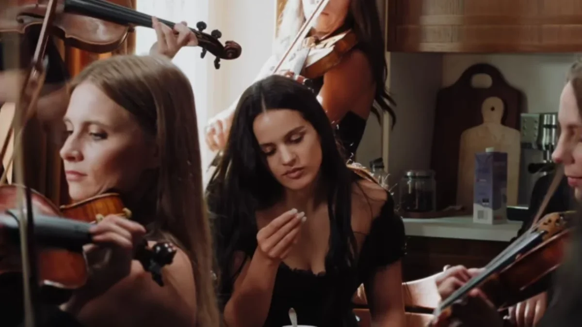 Rosalía presentó su nuevo sencillo 'Berghain', tema que formará parte de LUX, su próximo y esperado álbum de estudio.