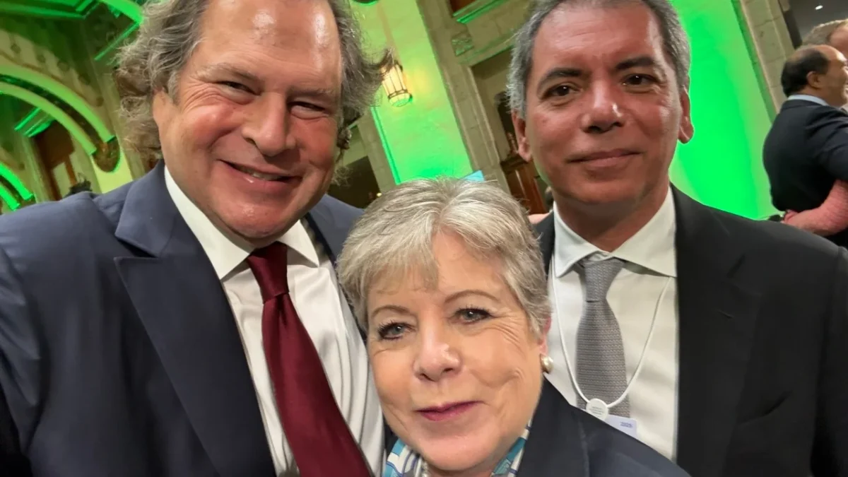 Marc Benioff, CEO de Salesforce, anunció la inversión en México para impulsar la innovación y el desarrollo tecnológico nacional.