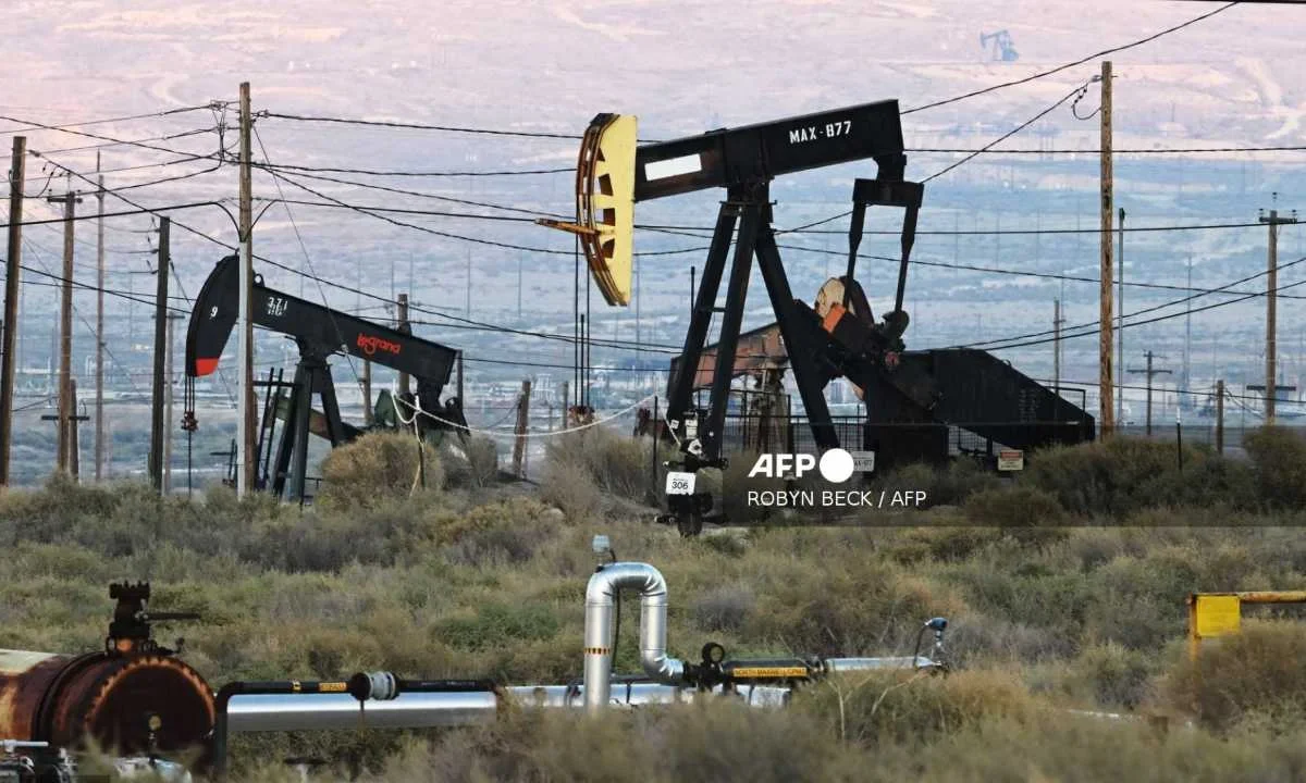 Los precios del petróleo se disparan tras el anuncio de las nuevas sanciones económicas de Estados Unidos a Rusia.