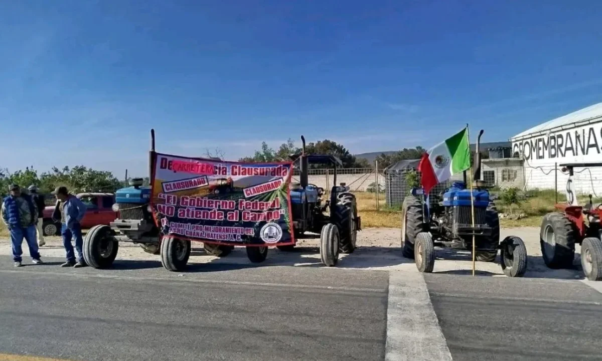 Bloqueos y cierres totales continúan en carreteras de Guanajuato, afectando la movilidad y conexión con otros estados.