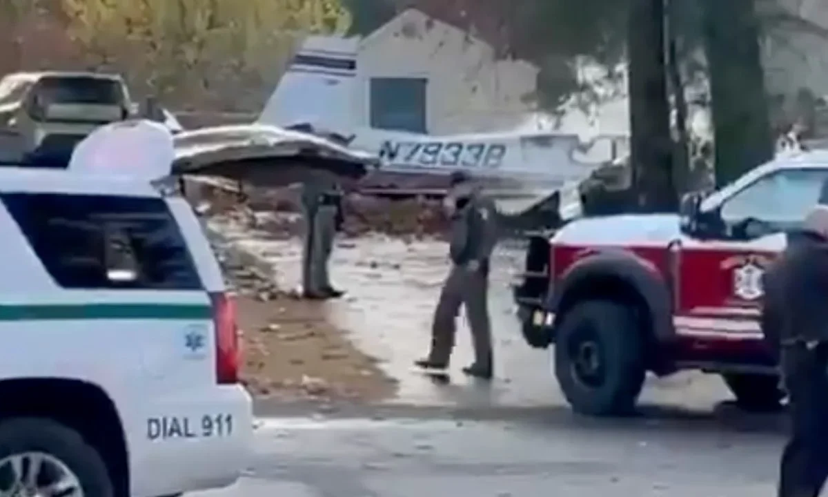 La víctima mortal de la avioneta desplomada en Saratoga, NY, se trata del piloto, mientras que un pasajero resultó con heridas graves.
