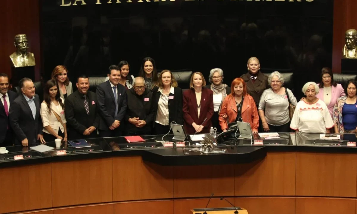 El Senado aprueba Ley de Amparo, transitorio desata debate sobre retroactividad.