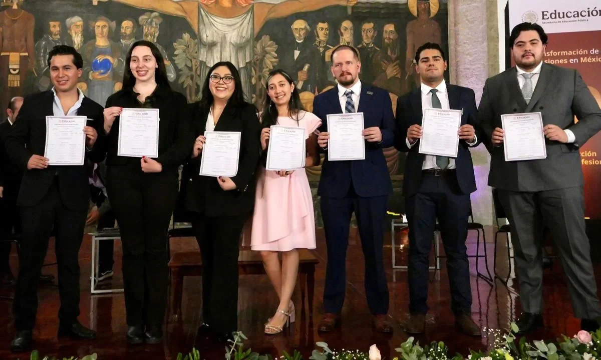 La SEP, a través de la Dirección General de Profesiones, anunció la implementación de la Constancia de Situación Profesional.