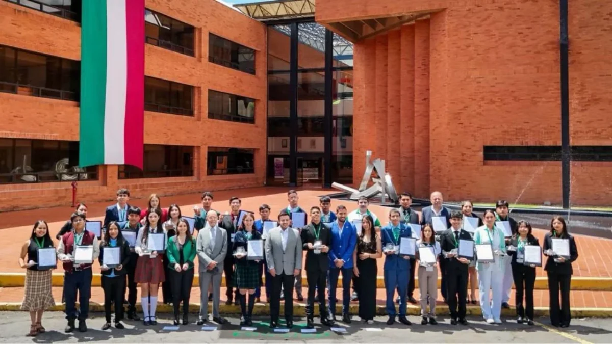 La Presea Ingeniero Bernardo Quintana Arrioja 2025 representa disciplina, compromiso social y amor por México que caracteriza a la juventud.