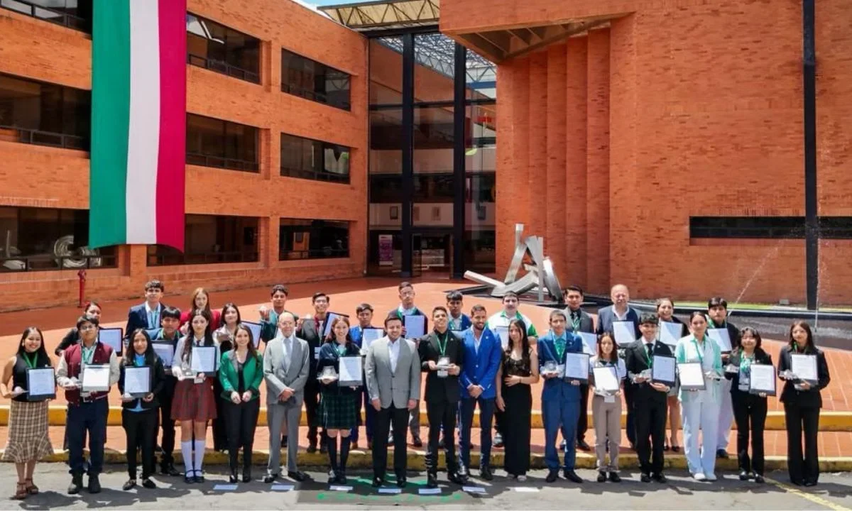 La Presea Ingeniero Bernardo Quintana Arrioja 2025 representa disciplina, compromiso social y amor por México que caracteriza a la juventud.