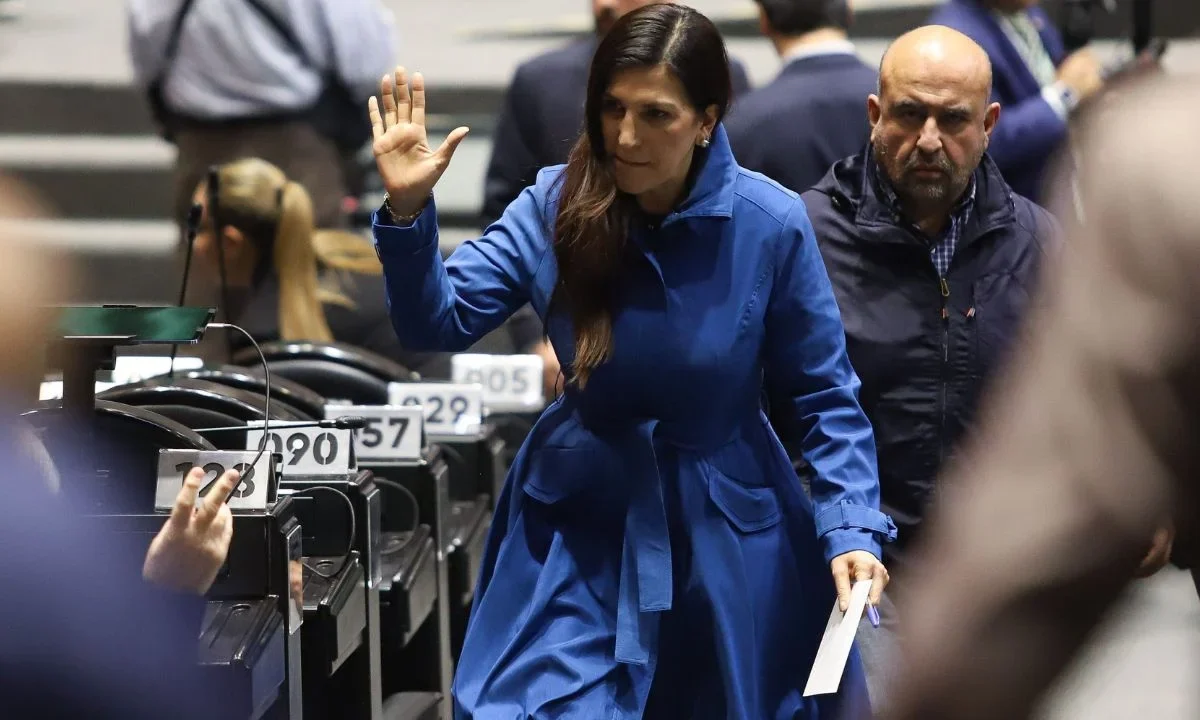 Kenia López Rabadán en la Cámara de Diputados