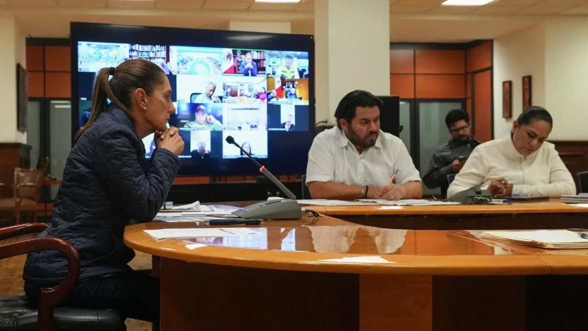 La presidenta Sheinbaum revisó esta noche el avance en la atención de damnificados, con los gobernadores de cinco entidades.