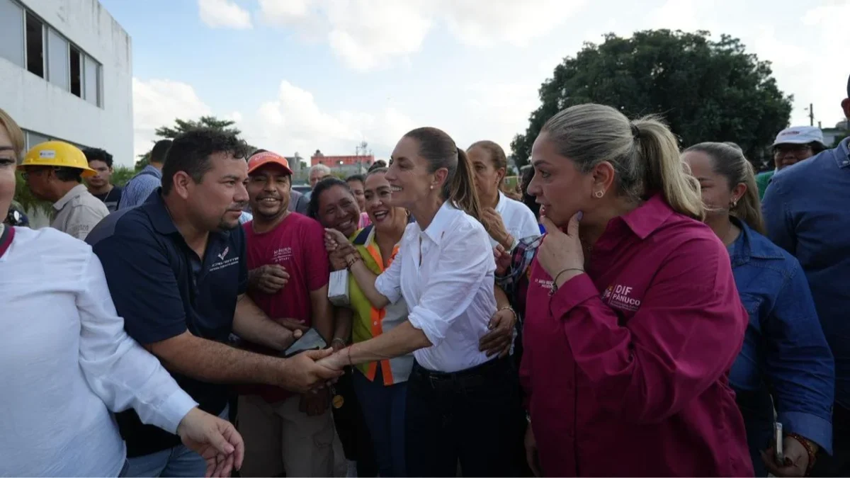 La presidenta Sheinbaum estuvo este miércoles en la comunidad de El Higo, Veracruz, para supervisar apoyo a damnificados por lluvias.