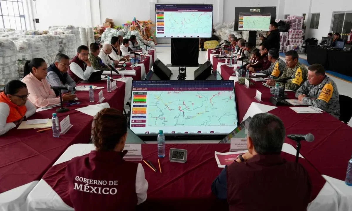 La presidenta Claudia Sheinbaum supervisa atención de damnificados en el estado de Hidalgo.