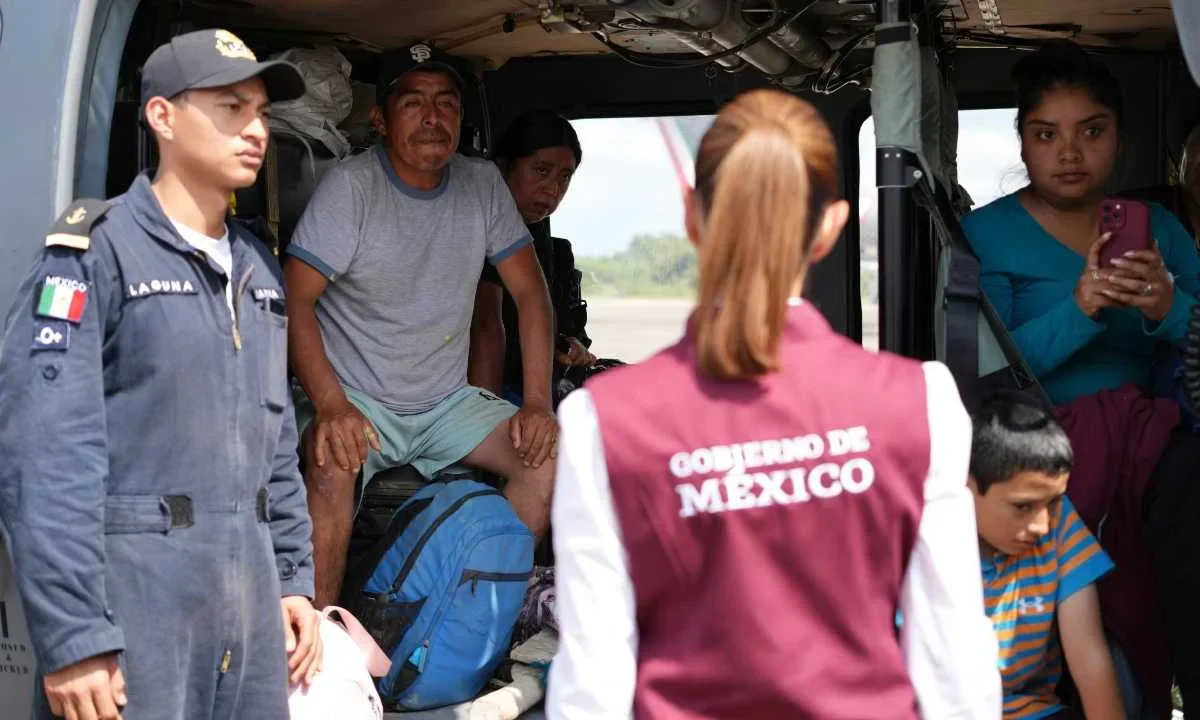 Claudia Sheinbaum visitó Poza Rica, en donde habló con las familias damnificadas por las intensas lluvias.