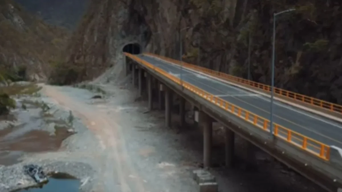 La construcción de la carretera San Ignacio-Tayoltita inició en 2019 y su ejecución generó más de 24 mil empleos directos e indirectos.