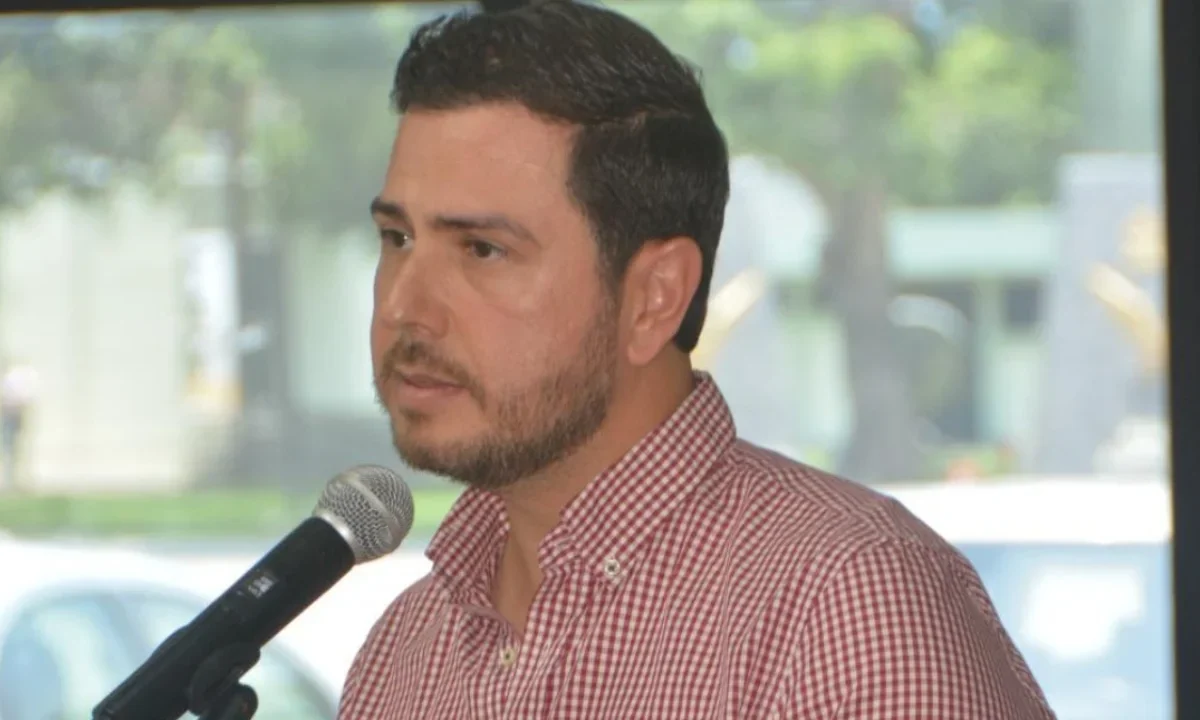 El empresario citrícola Bernardo Bravo llegó sin escoltas al Tianguis Limonero, según confirmó la SSPC.
