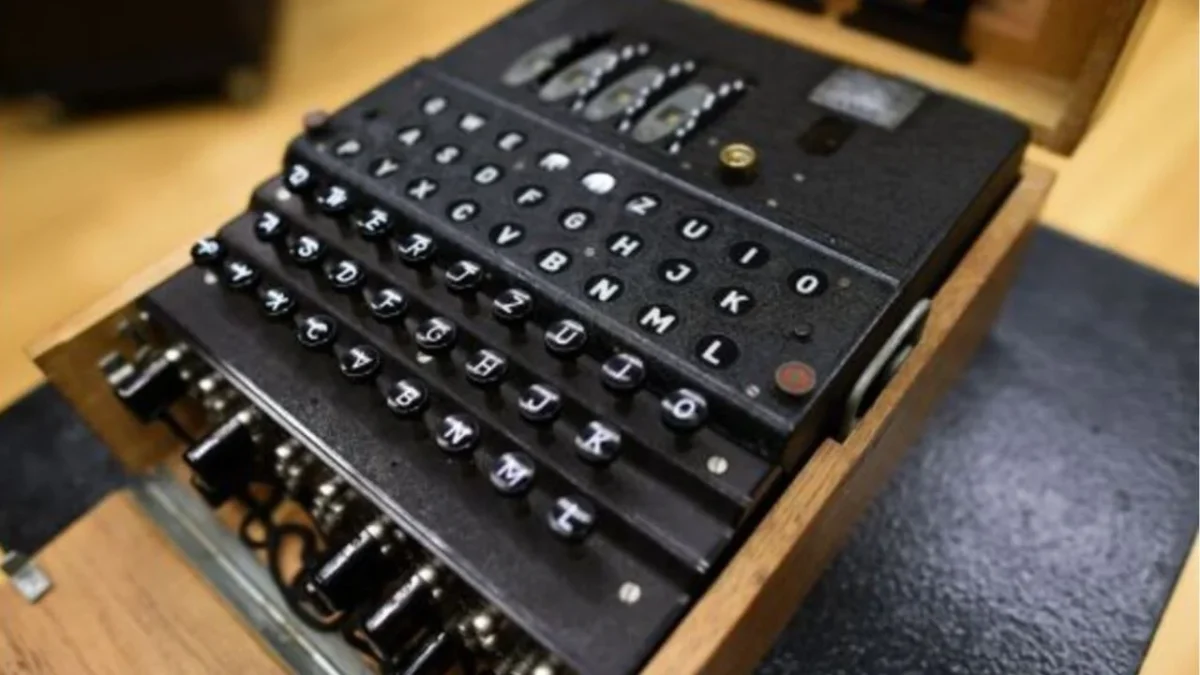 Una máquina Enigma -de la Segunda Guerra Mundial, base de los trabajos de Alan Turing- la subastarán en París.