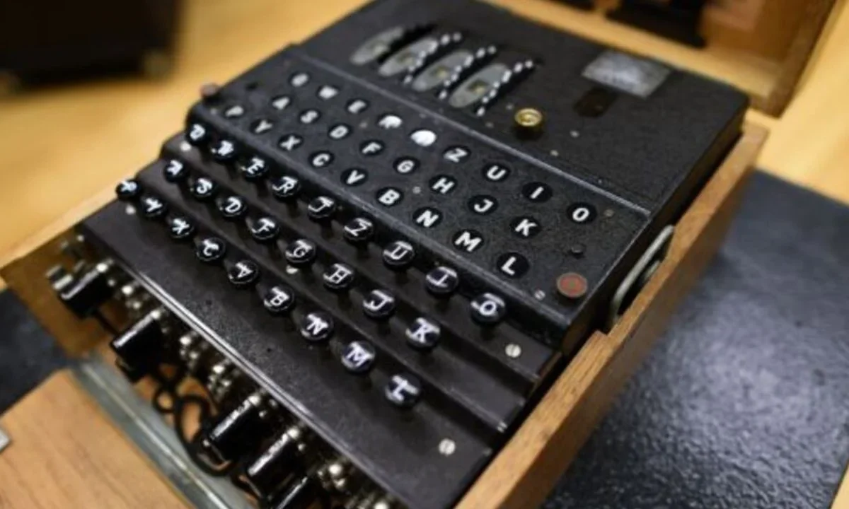 Una máquina Enigma -de la Segunda Guerra Mundial, base de los trabajos de Alan Turing- la subastarán en París.