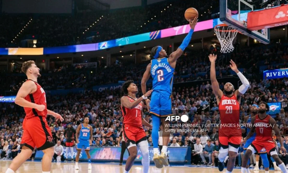 La NBA inició su temporada regular 2025-2026, y Oklahoma City Thunder remontó a los Houston Rockets en doble tiempo extra.