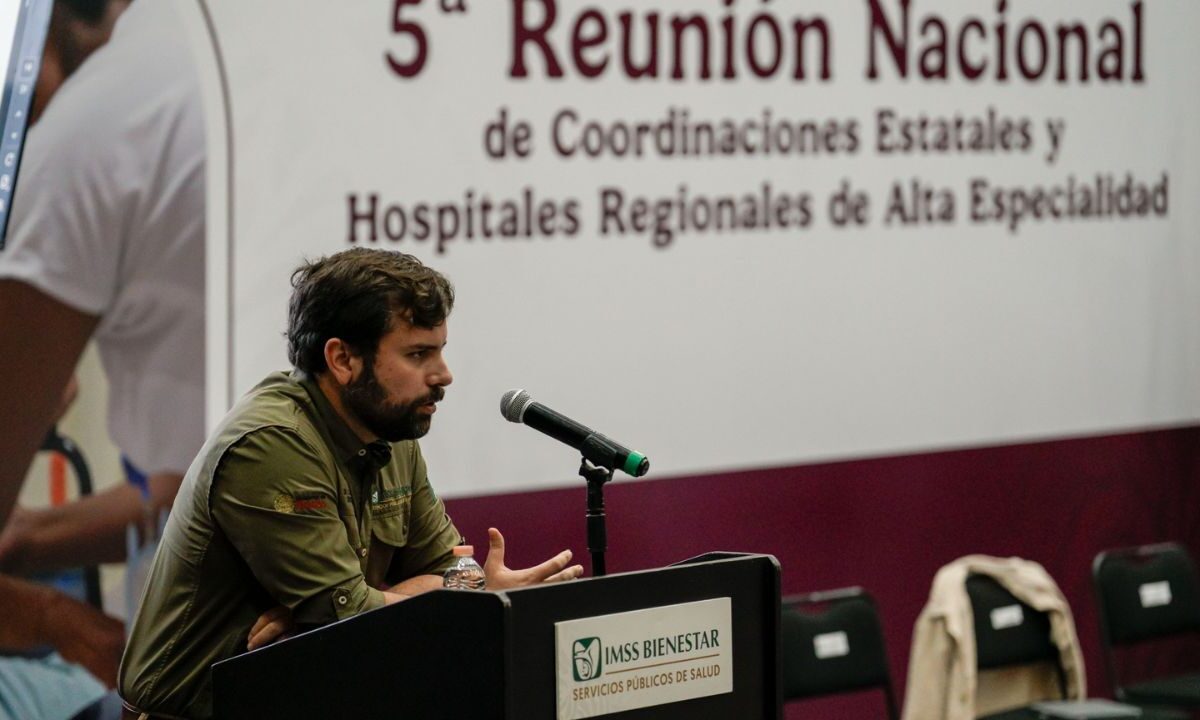 Alejandro Svarch informó que el abasto de medicamentos en el IMSS Bienestar alcanzó dicho nivel gracias al trabajo de las Rutas de la Salud.