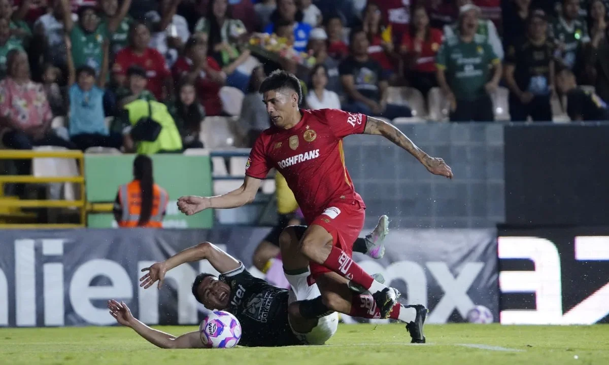 El actual campeón de la Liga, Toluca, hizo sufrir el León en su propia cancha con cuatro goles de los que no pudo recuperarse en Jornada 12.