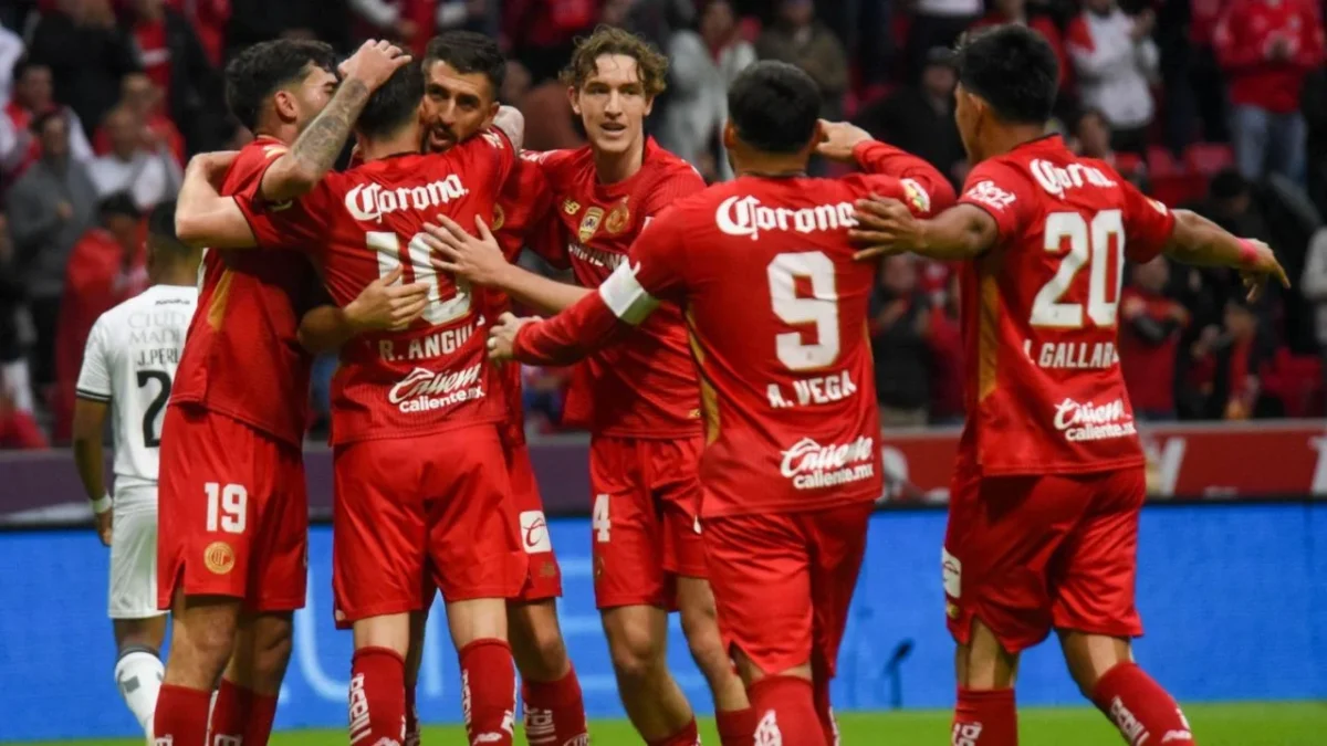 Con este resultado, Toluca alcanzó 31 puntos en la tabla y permanece en el primer lugar, mientras Querétaro se hunde en el lugar 16.