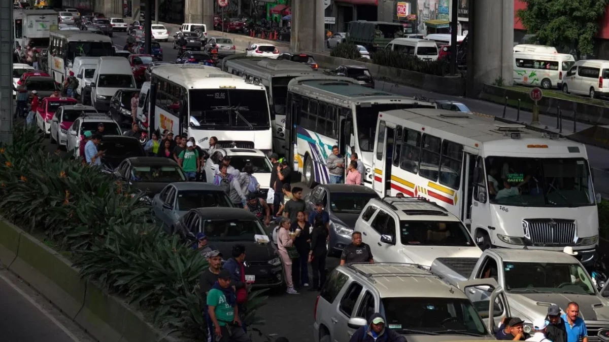 Manifestantes mantuvieron el bloqueo en periférico norte al menos ocho horas por varias acusaciones contra la Fiscalía Edomex.