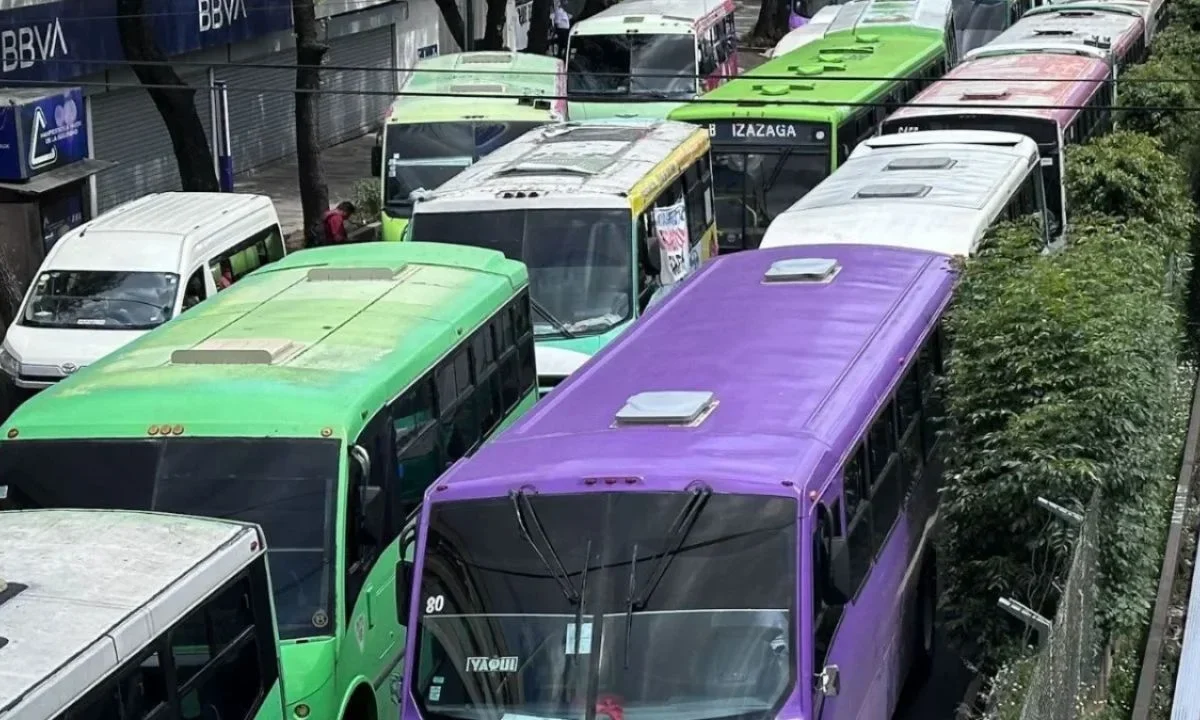 Tras el amago con bloqueos en vías de la CDMX para este miércoles 29 de octubre, transportistas posponen la movilización.