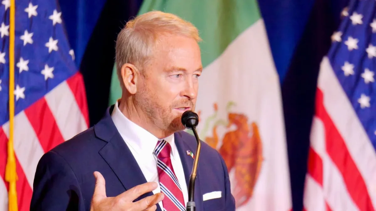 ras ataque a 'narco lancha', el embajador de Estados Unidos, Ronald Johnson, se reunió con el canciller Juan Ramón de la Fuente.
