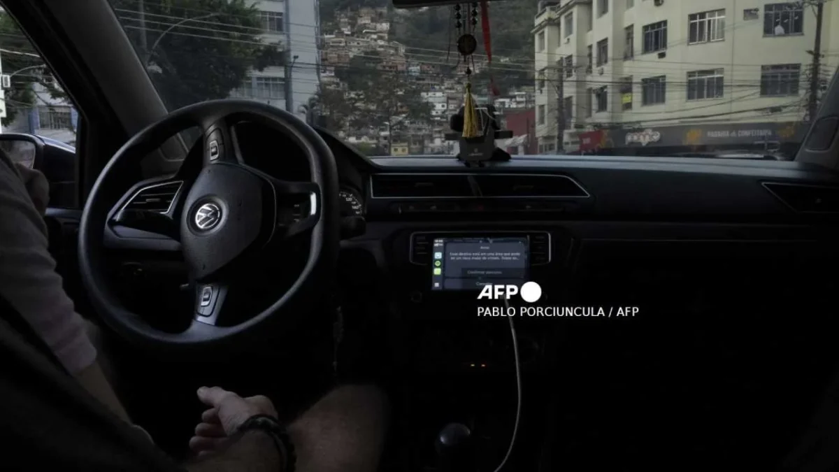 Uber y Nvidia desplegarán 100 mil nuevos taxis autónomos para el 2027.