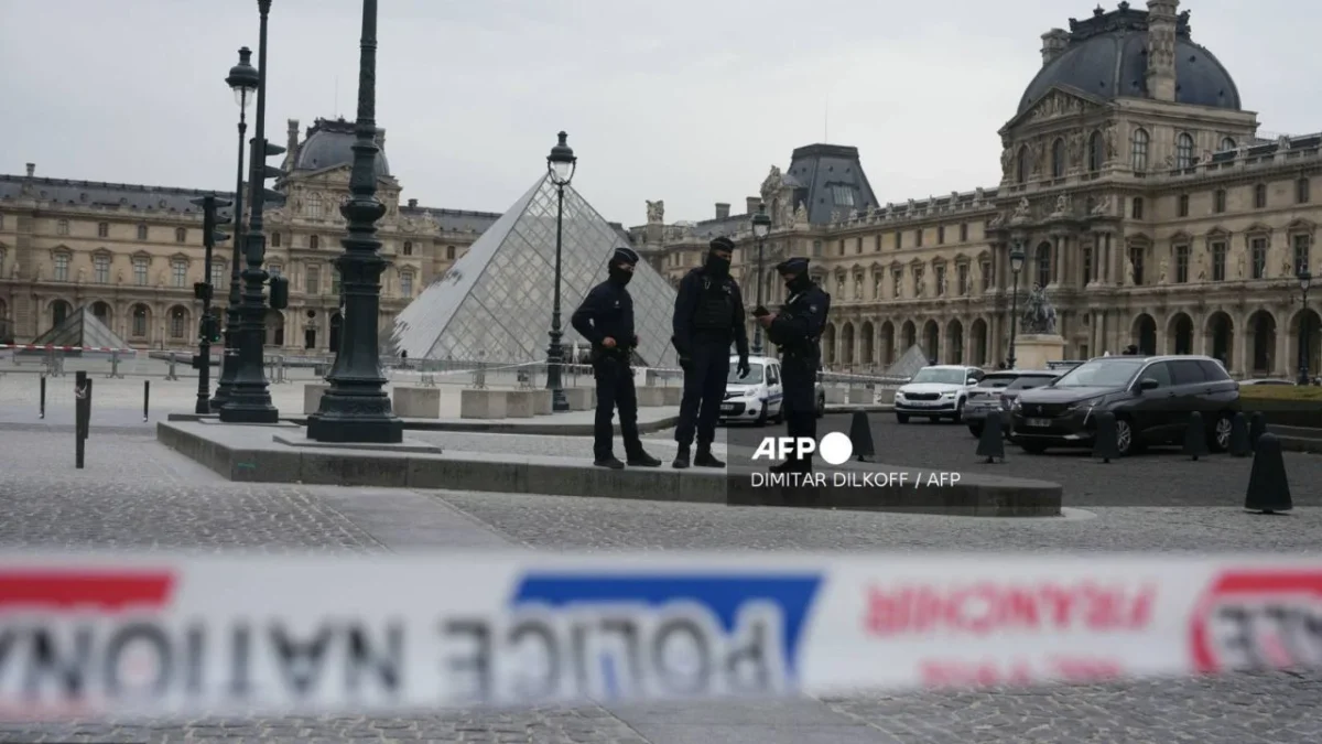 La procuradora Laurie Beccuau precisó que los ladrones del Louvre "no ganarán" el valor de las joyas "si tienen la pésima idea de fundirlas".