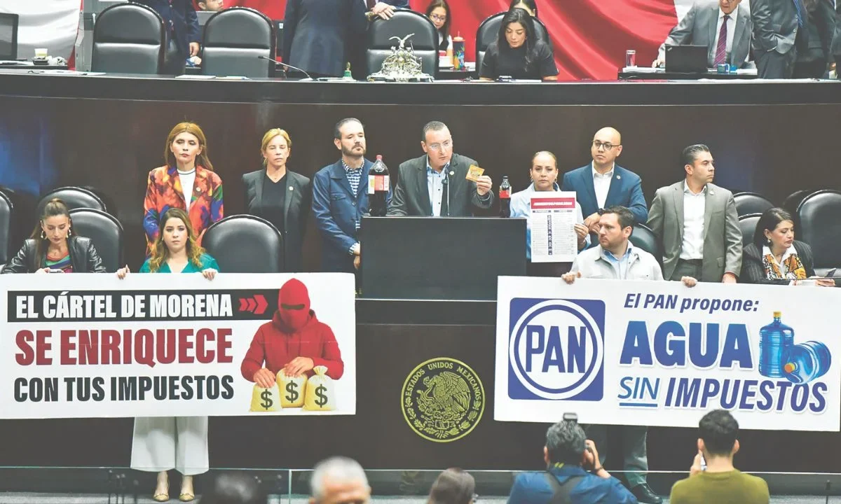 Gobierno y empresas refresqueras acuerdan disminuir el IEPS a bebidas azucaradas a cambio de menos azúcar en su preparación.