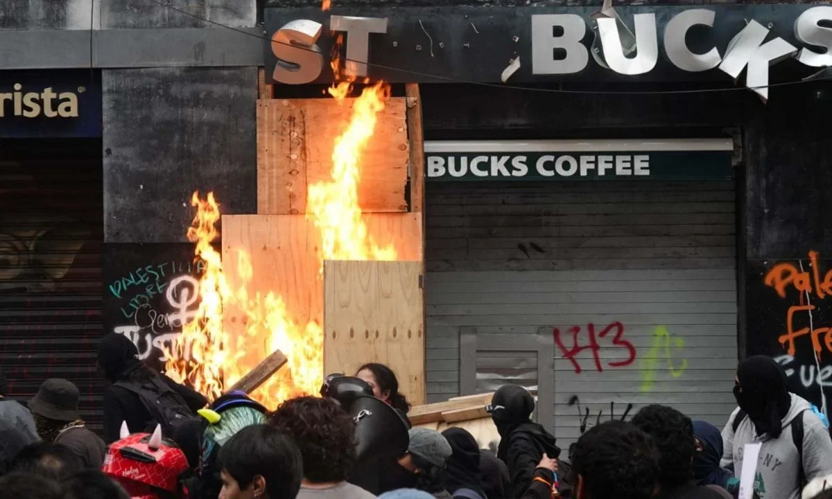 Rapiña y vandalismo se hacen presentes en la marcha del 2 de octubre
