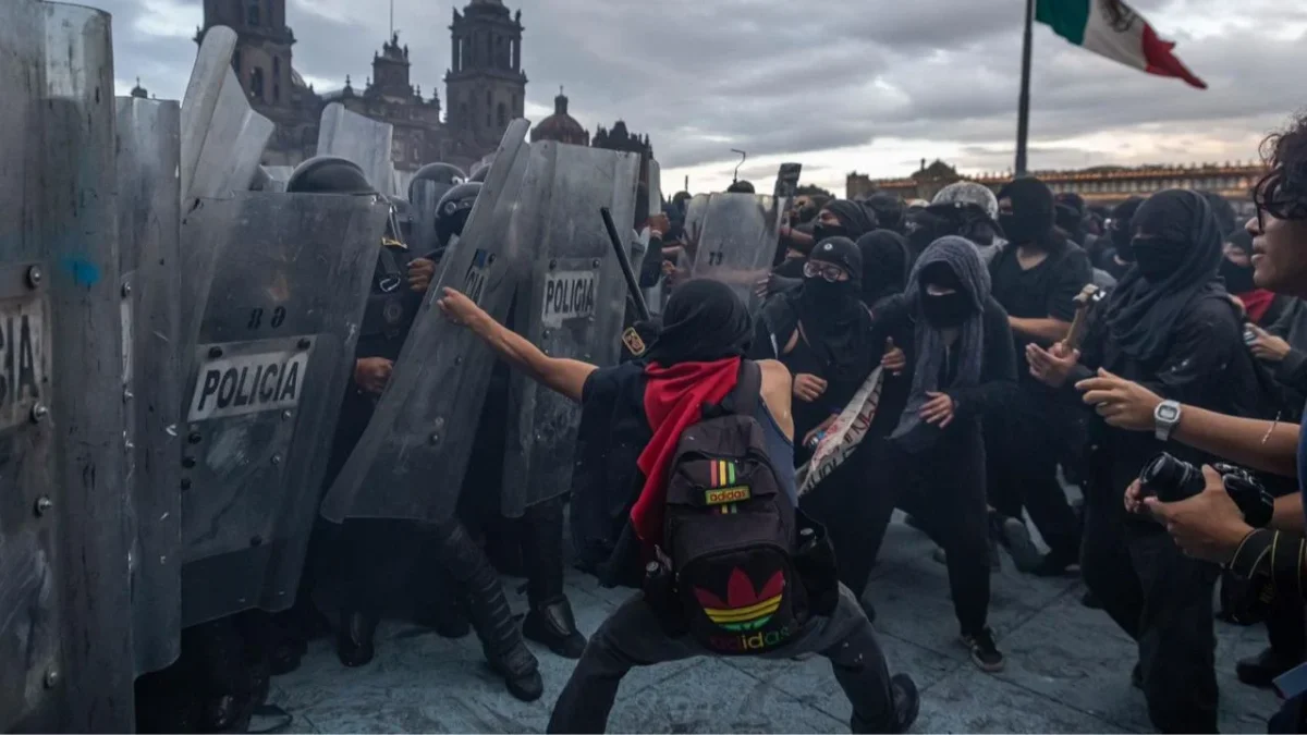 El secretario de Gobierno CDMX, César Cravioto, calificó como una provocación los actos de violencia durante la marcha del 2 de octubre.