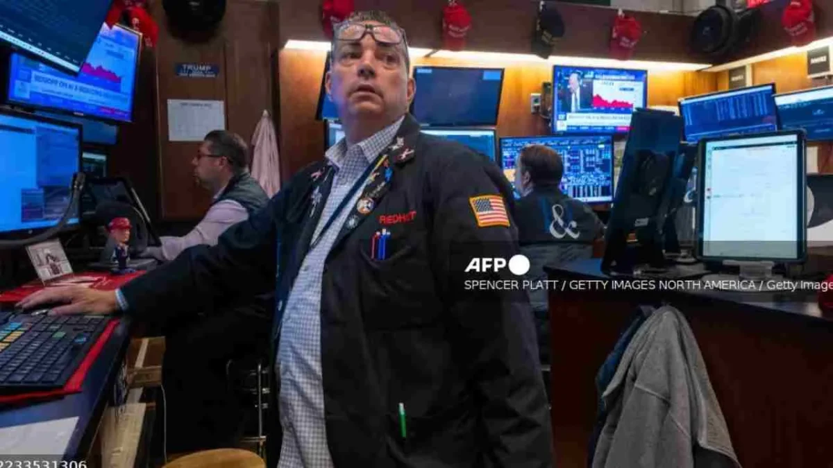 Wall Street cae por las tensiones comerciales entre China y EU, así como las preocupaciones de los bancos regionales.