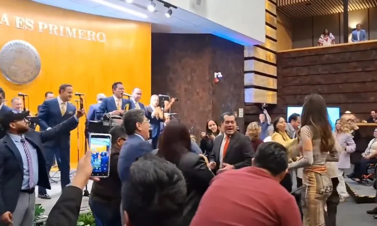 Y sigue el 'bailongo' en San Lázaro, en noviembre estarán Los Ángeles Azules