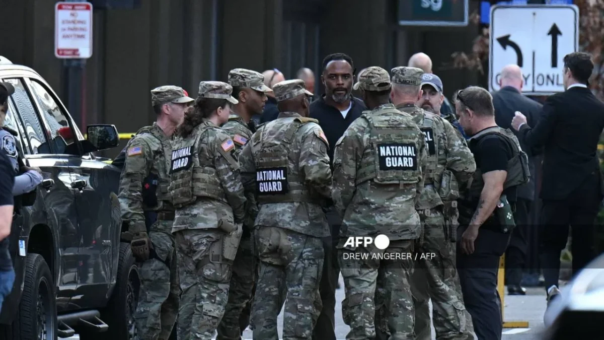 2 miembros de la Guardia Nacional de EU son atacados a tiros cerca de la Casa Blanca