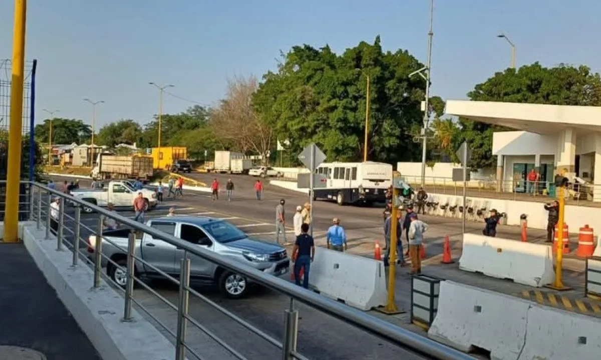 Agricultores retoman bloqueos en Michoacán tras tregua por Día de Muertos