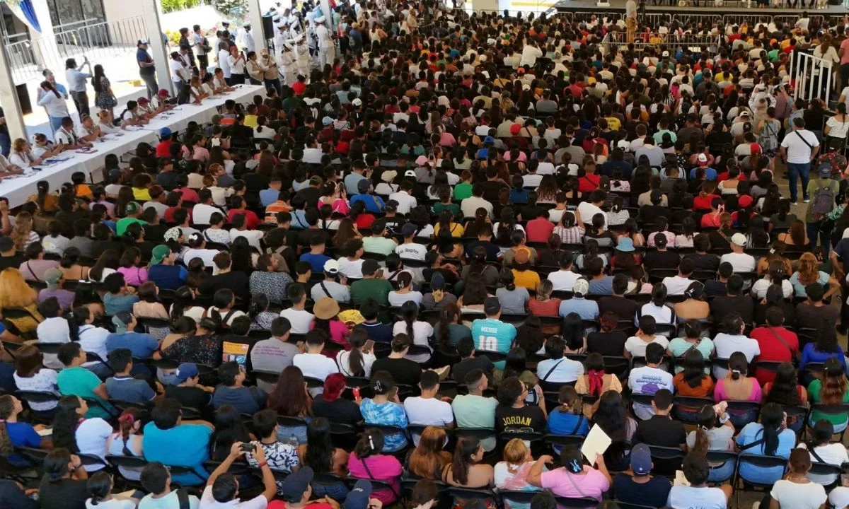Anuncian nueva beca en Michoacán 'Gertrudis Bocanegra' y una inversión de 6 mil 300 mdp