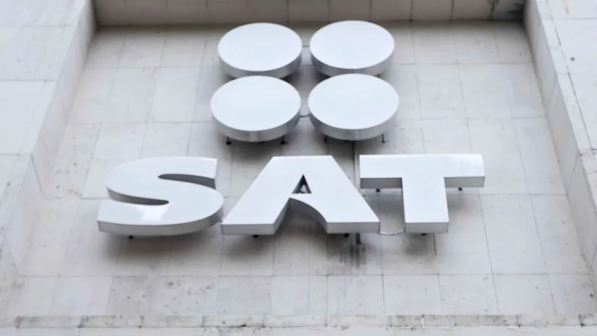 Los contribuyentes fueron atendidos en las oficinas móviles que estaban afuera de cada sede del SAT