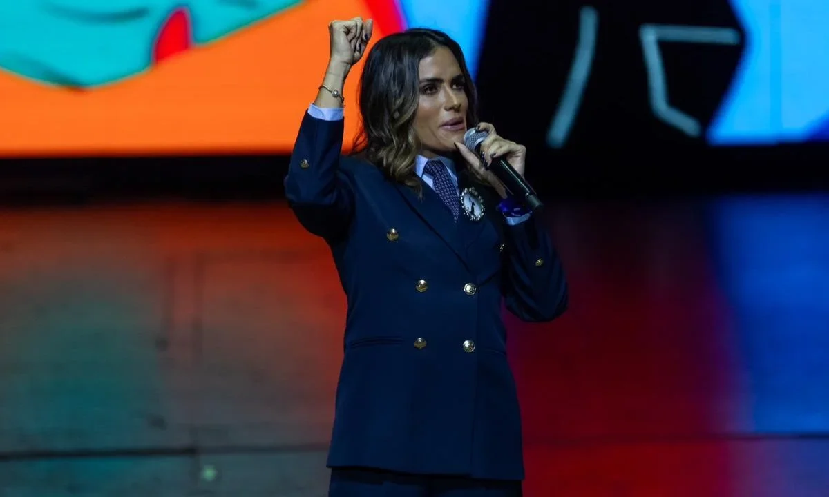 Alessandra Rojo de la Vega dedicó un minuto de silencio en memoria de Carlos Manzo