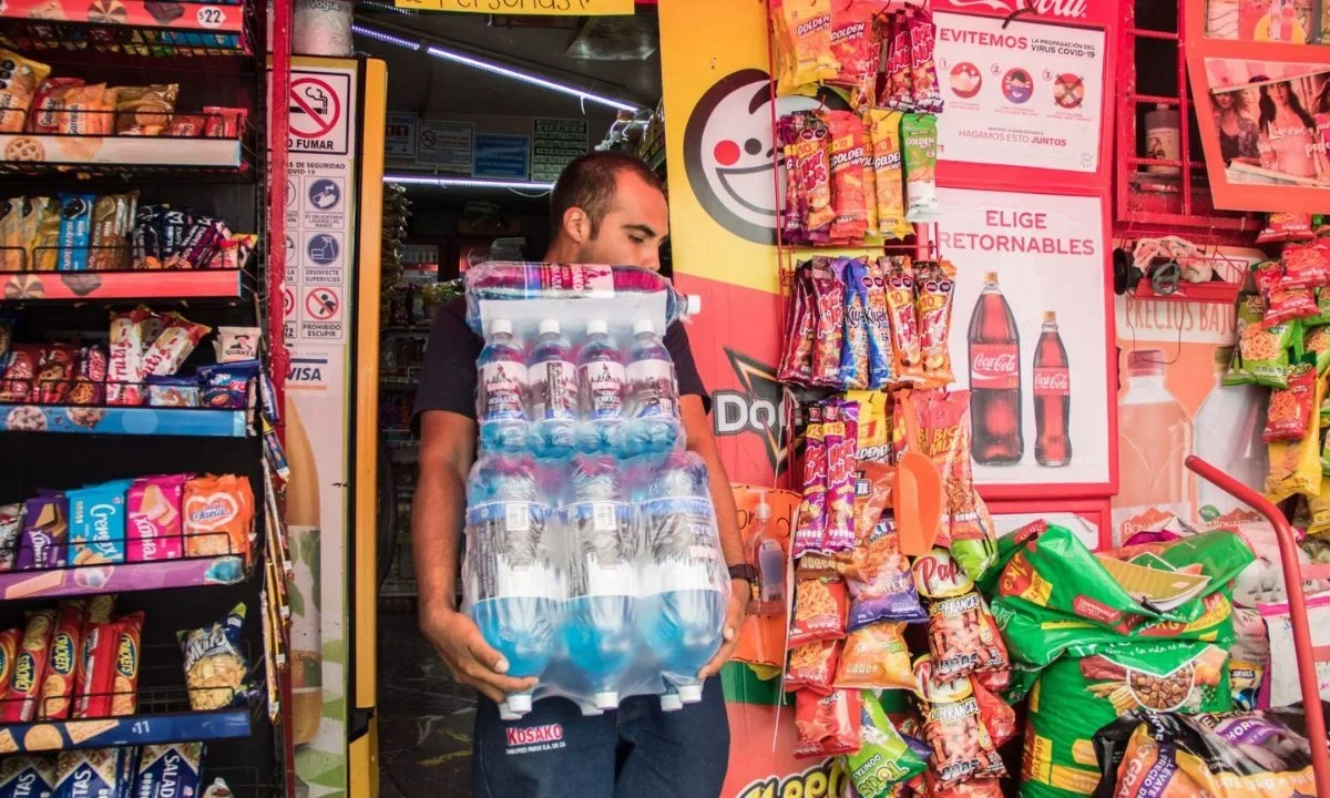 Dieta. La medida busca desincentivar el consumo de comida chatarrra como: bebidas alcohólicas, energizantes, refrescos, botanas, tabaco y demás productos ultraprocesados.