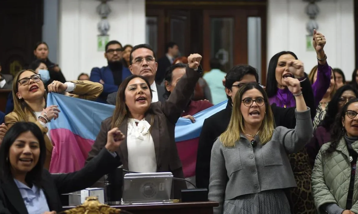 América Rangel evitó leer personalmente la disculpa y optó por entregarla por escrito.