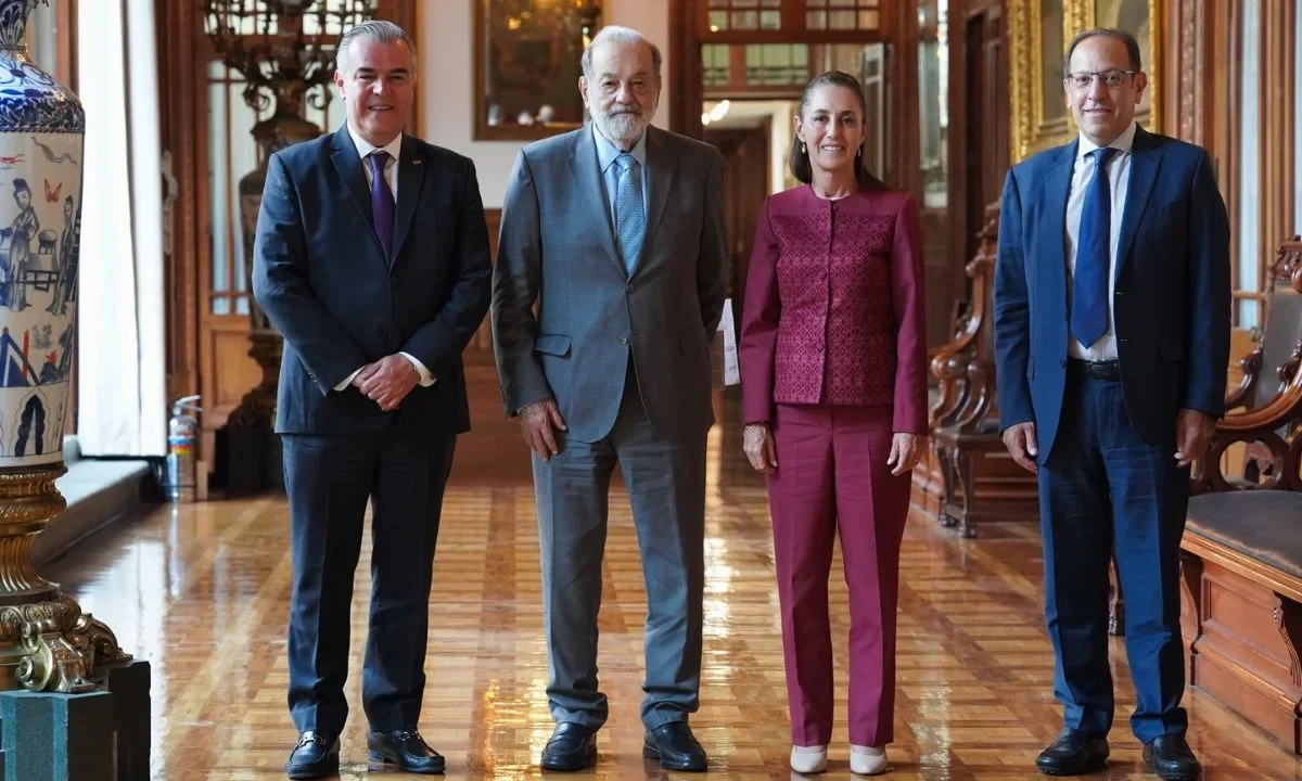 En Palacio Nacional, se reúne Sheinbaum con Carlos Slim y Francisco Cervantes