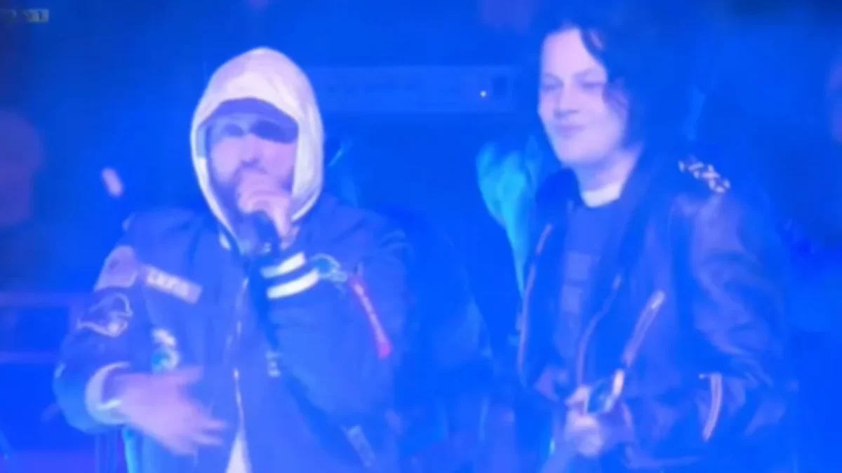 Jack White y Eminem dan sorpresivo show de medio tiempo en partido de Detroit de NFL