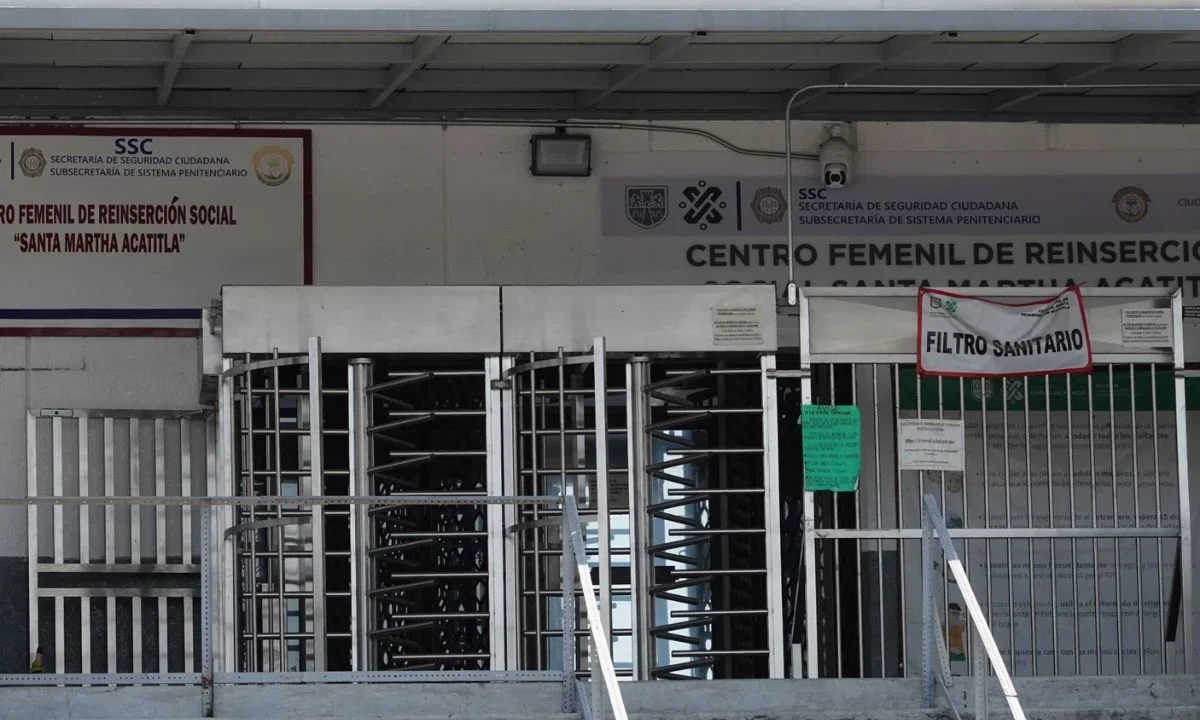 Liberan a la mamá del 'Niño Crucito', padrastro aún en el reclusorio