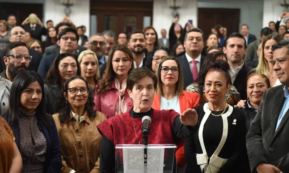 María Dolores González Saravia rinde protesta como nueva titular de la CDHCM