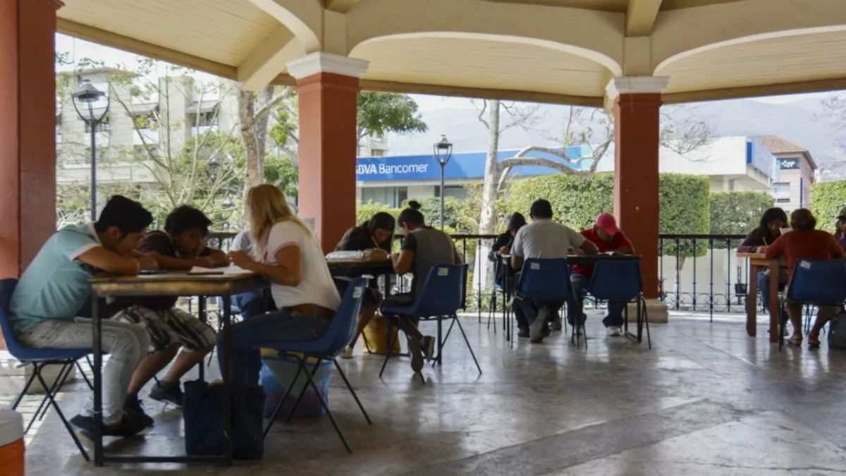 Mario Delgado informa que INEA atiende a 20 mil personas de grupos de atención prioritaria
