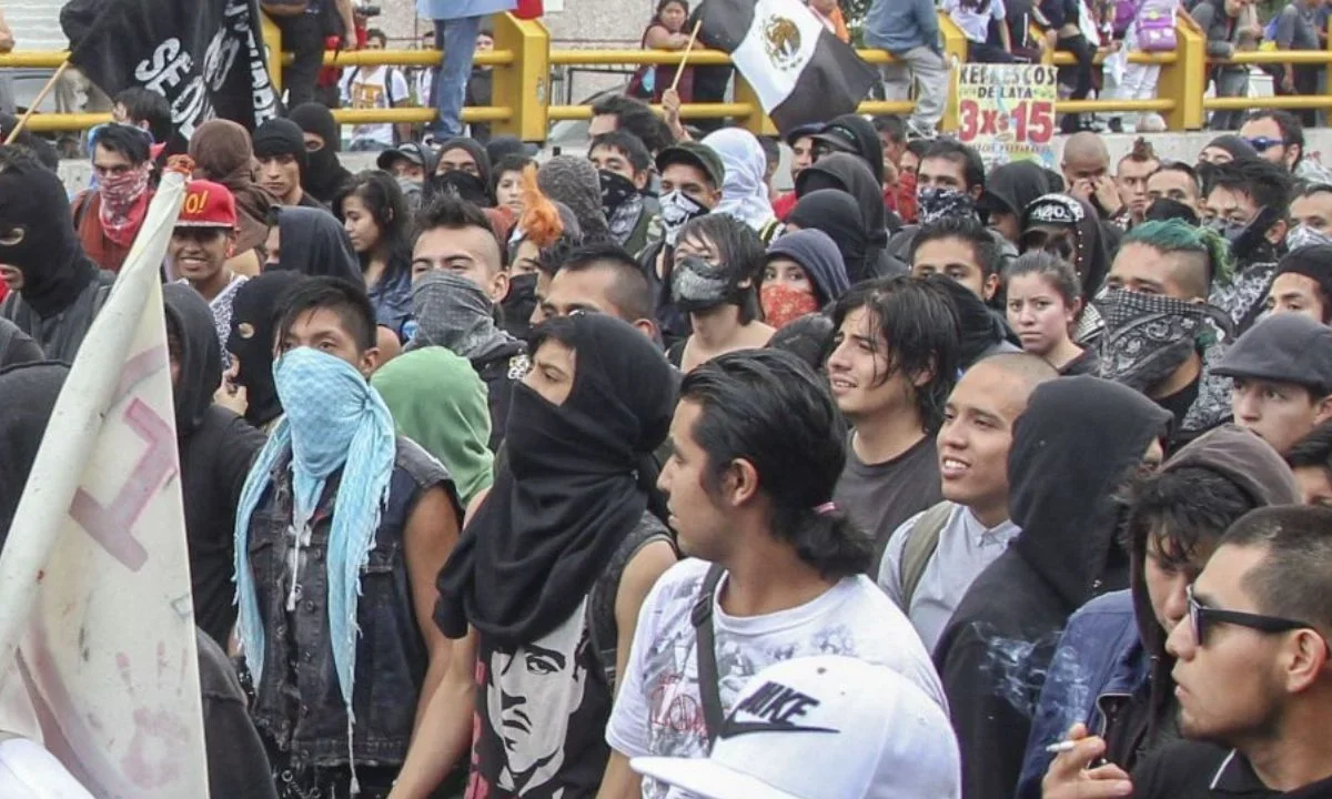 Policía de la SSC en rehabilitación por quemaduras en marcha del 2 de octubre