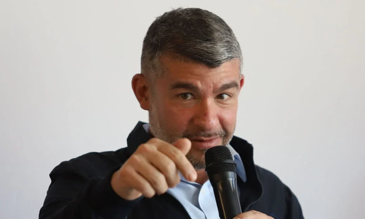 Por cambio de salón, Mauricio Tabe omite comparecencia en Congreso CDMX