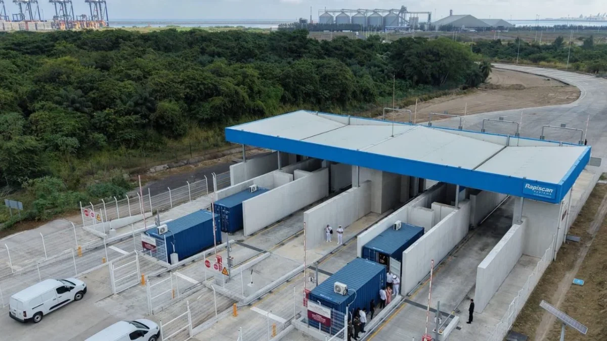 Foto: X/ Previo a la inauguración de la nueva aduana, la presidenta encabezó la ceremonia por el Bicentenario de la Consolidación de la Independencia en la Mar